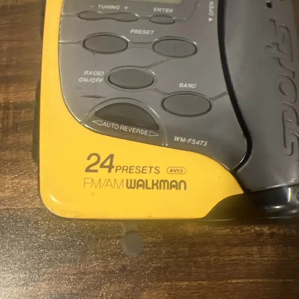 Sony Walkman WM-FS473 Sports Cassette Player FM/AM Radio w/ headphone Read